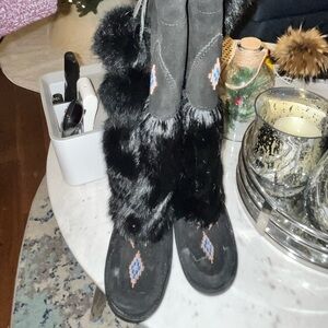 Manitobah boots used size 6